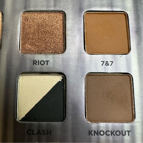 Urban Decay Troublemaker Eyeshadow Palette - Picture 5 of 14